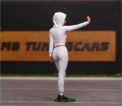 1:18 Selfie Girl - Handgemacht - 3D - Unikate -